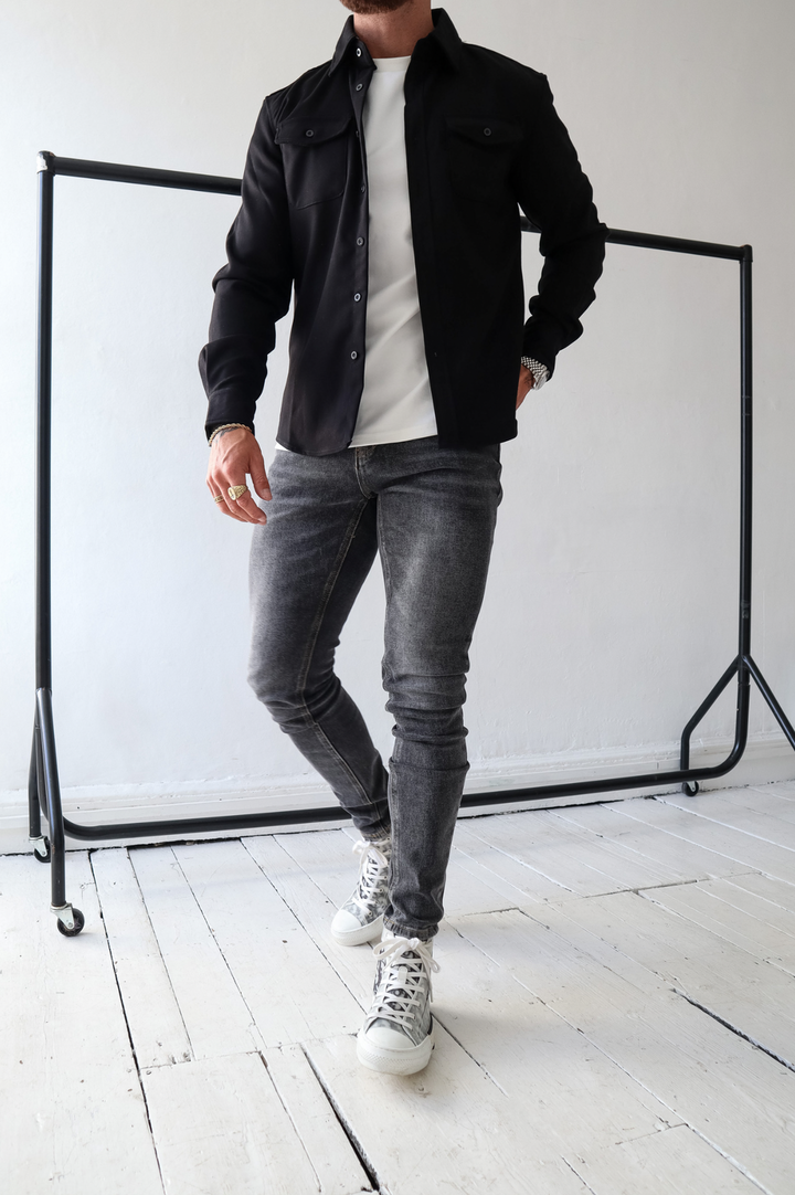 Transitional men's button-up overshirt jacket. Long sleeves, regular fit, and practical chest pocket.