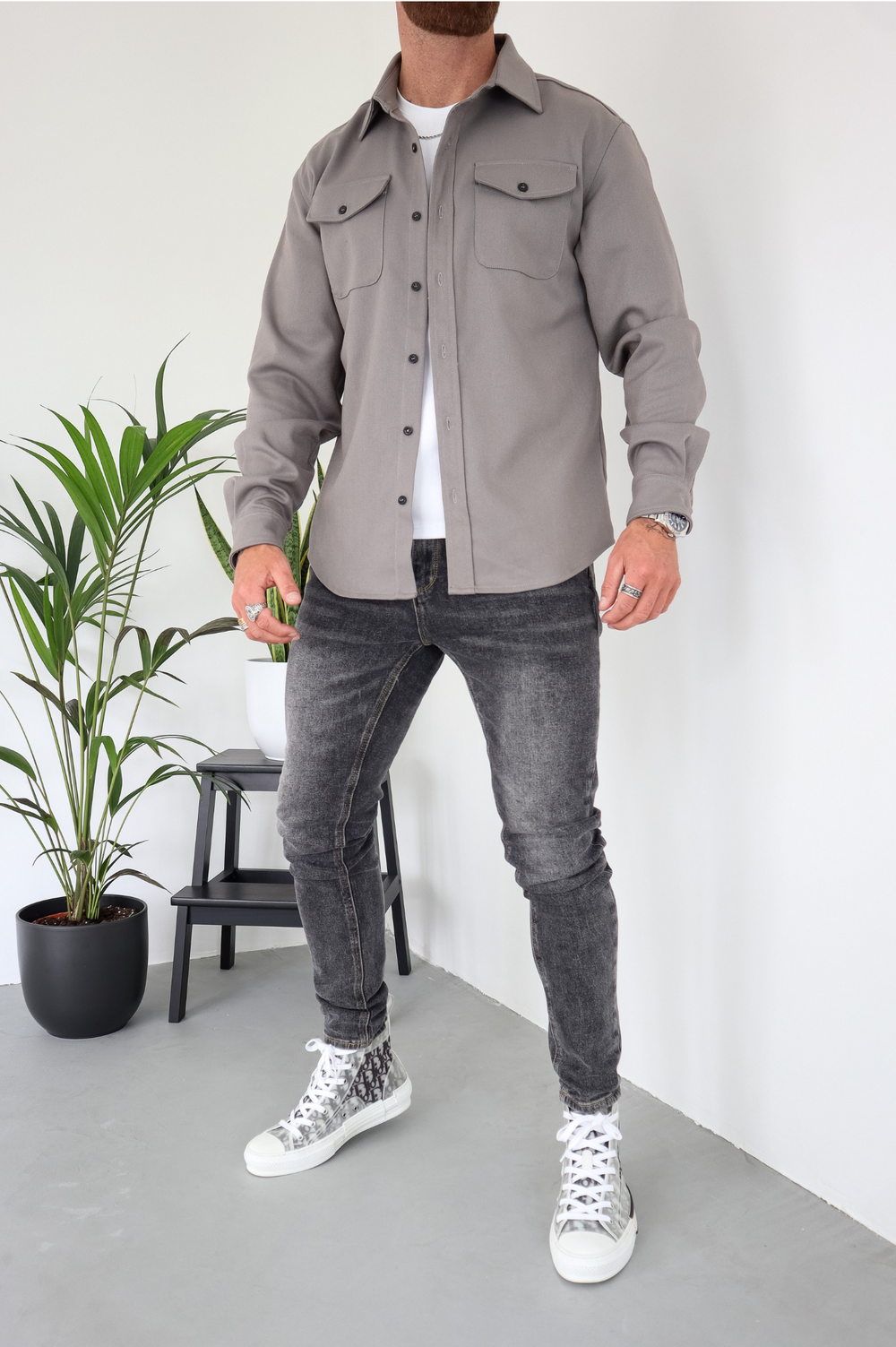Durable men's regular fit overshirt jacket with long sleeves, button-front, and functional chest pocket.
