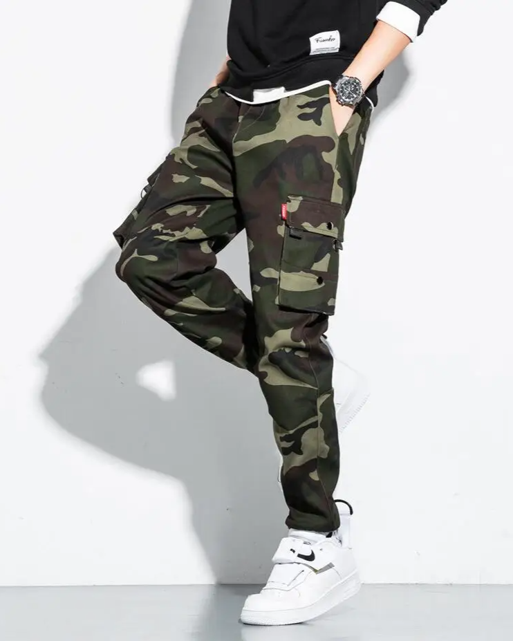 Men's camouflage cargo joggers featuring elastic waistband, functional pockets, and tapered fit.