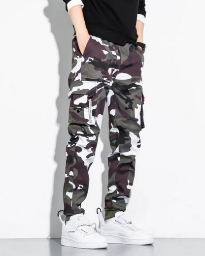 Men's casual camo joggers, ideal for streetwear, offering a blend of fashion and relaxed comfort.