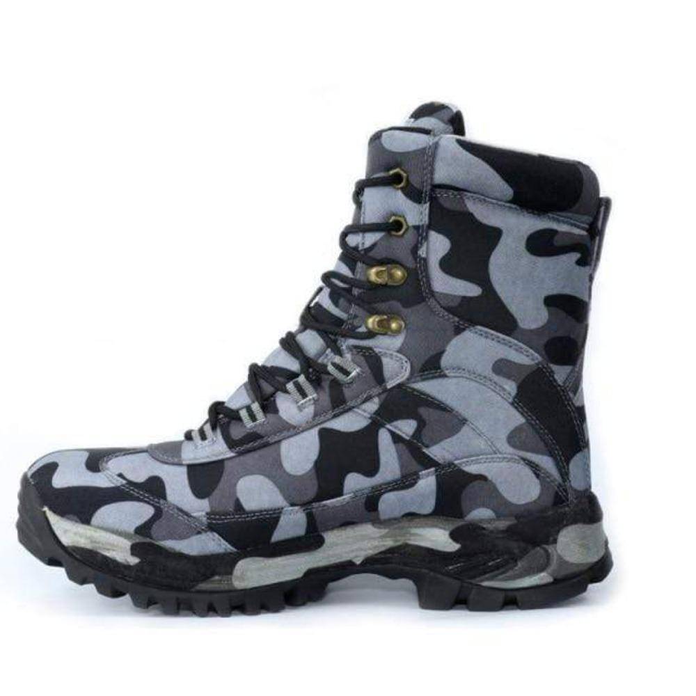 Men's hunting hiking boots in camo, built for tough conditions and long-lasting outdoor performance
