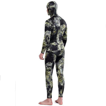 Back view of a thermal protection men's camouflage wetsuit, showcasing the suit's quality and design for snorkeling.