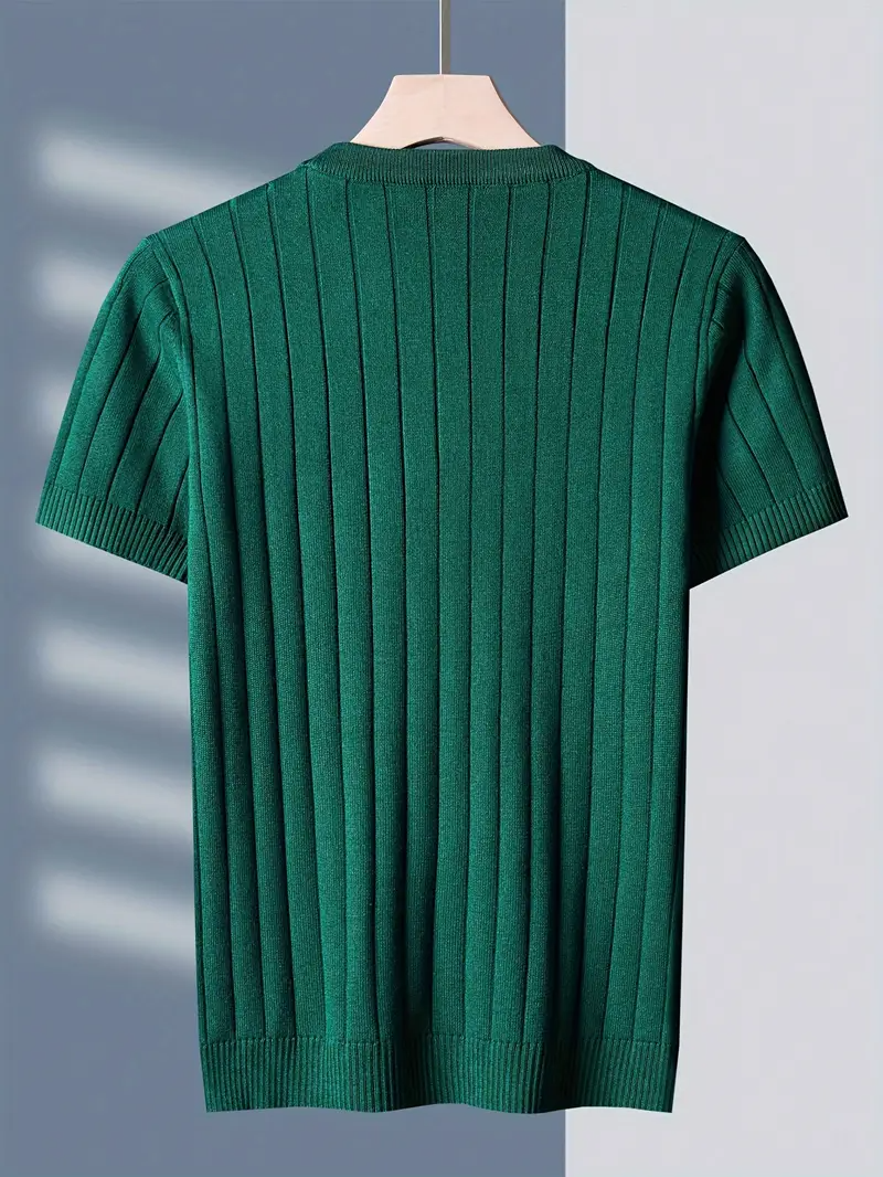 Stylish men's ribbed tee, breathable short sleeve, ideal for summer wear. Versatile casual top for men's fashion.