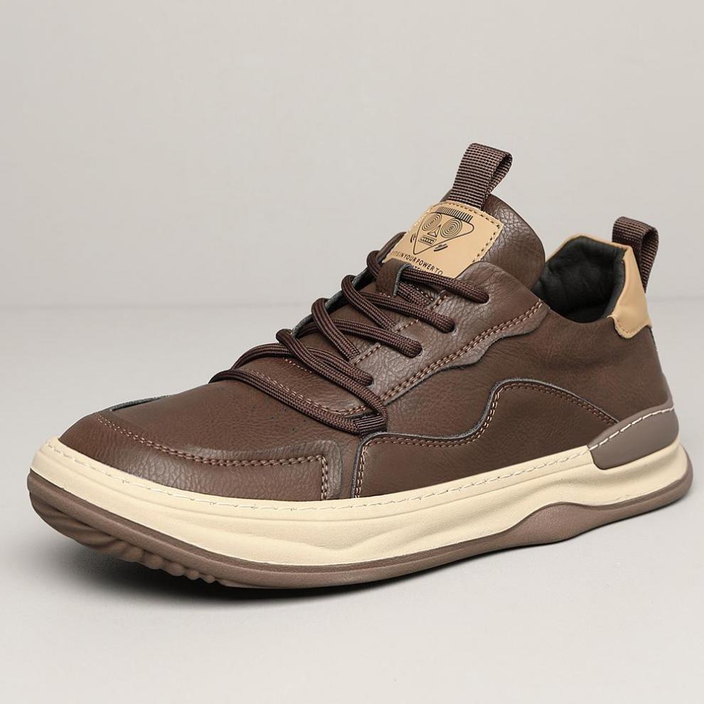 Modern men's casual comfort shoes, ideal for stylish walking & everyday wear.