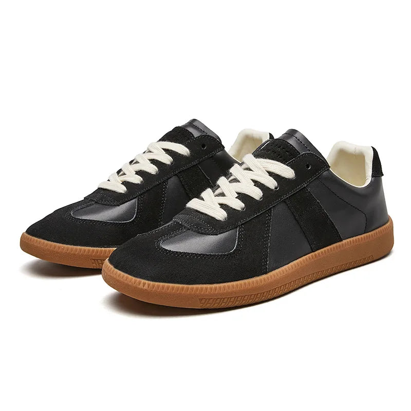 Non-slip men's casual lace-up sneakers; low top, comfortable footwear for versatile wear.