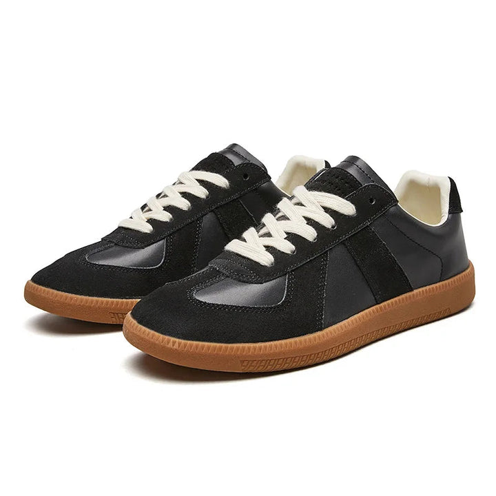 Non-slip men's casual lace-up sneakers; low top, comfortable footwear for versatile wear.
