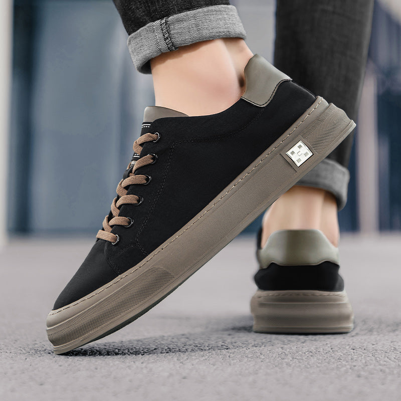 Comfortable & stylish lightweight men's sneakers, perfect for casual everyday activities.