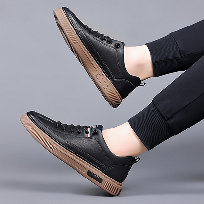 Contemporary men's casual low-top sneakers, a comfortable & stylish choice for versatile everyday footwear.