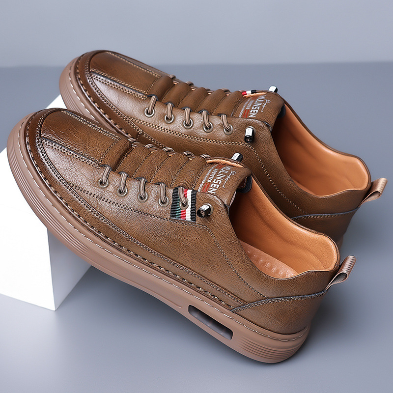 Classic men's casual low-top sneakers, offering stylish comfort for daily wear and walking.