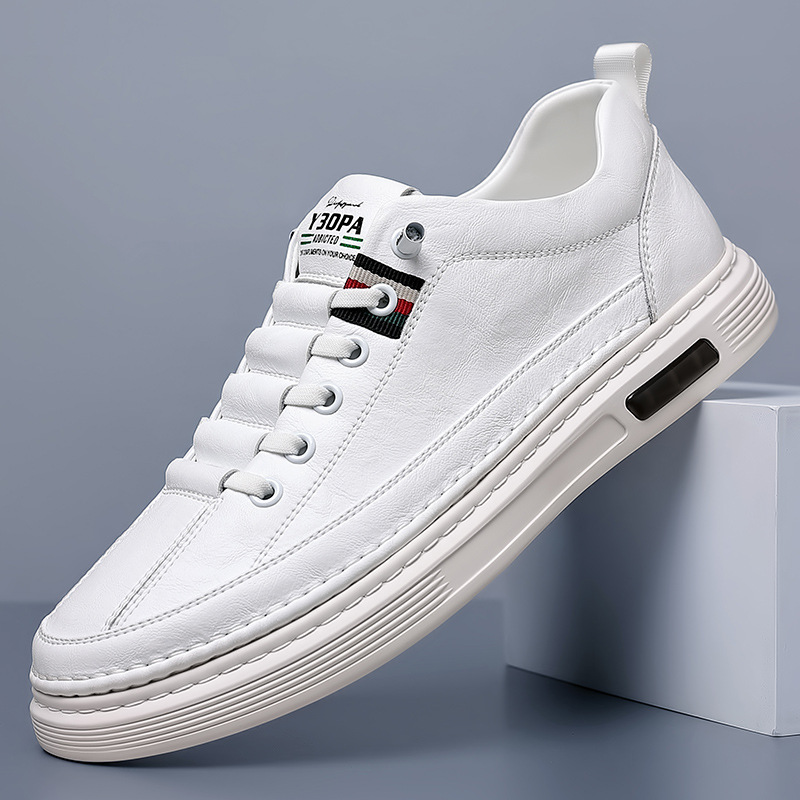 Durable men's sneakers, low-top and casual, designed for comfortable, versatile everyday wear.