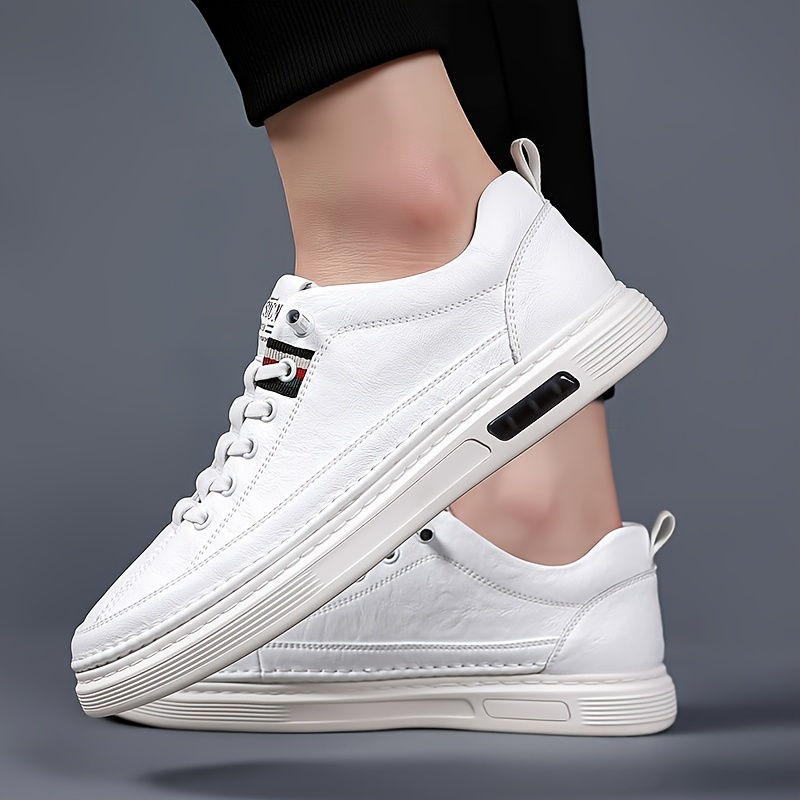 Everyday men's low-top sneakers, offering a blend of casual style, comfort, and walking suitability.