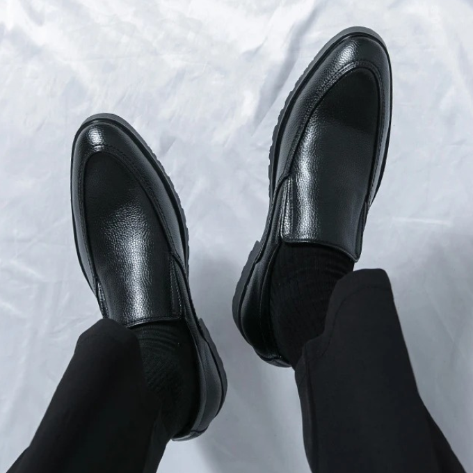 Practical men's casual slip-on loafers, delivering comfort and a refined, stylish look.