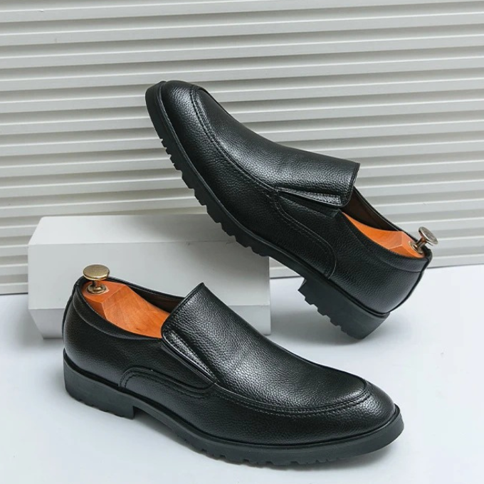 Everyday men's casual slip-on loafers, prioritizing comfort and a sleek, stylish design.