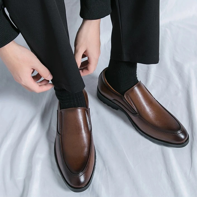 Classic men's casual slip-on loafers, designed for ultimate comfort and timeless style.