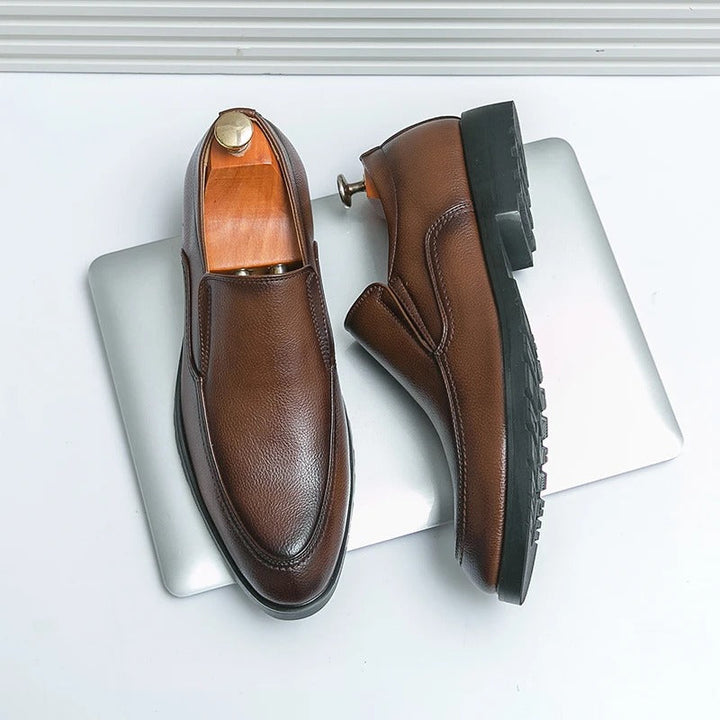 Men's slip-on loafers: a blend of comfort and style for casual and business casual shoes.