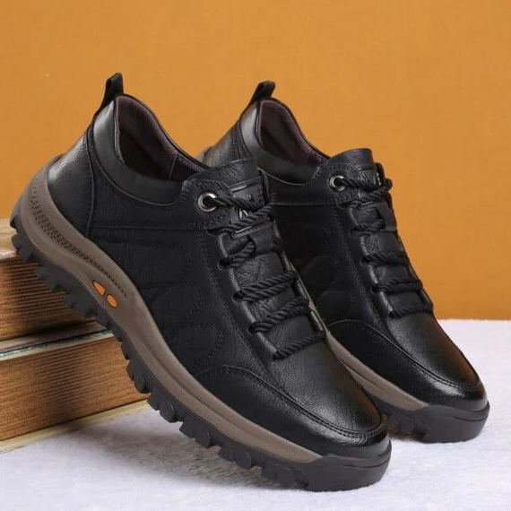 Breathable men's casual shoes featuring arch support and a non-slip sole for all-day comfort.