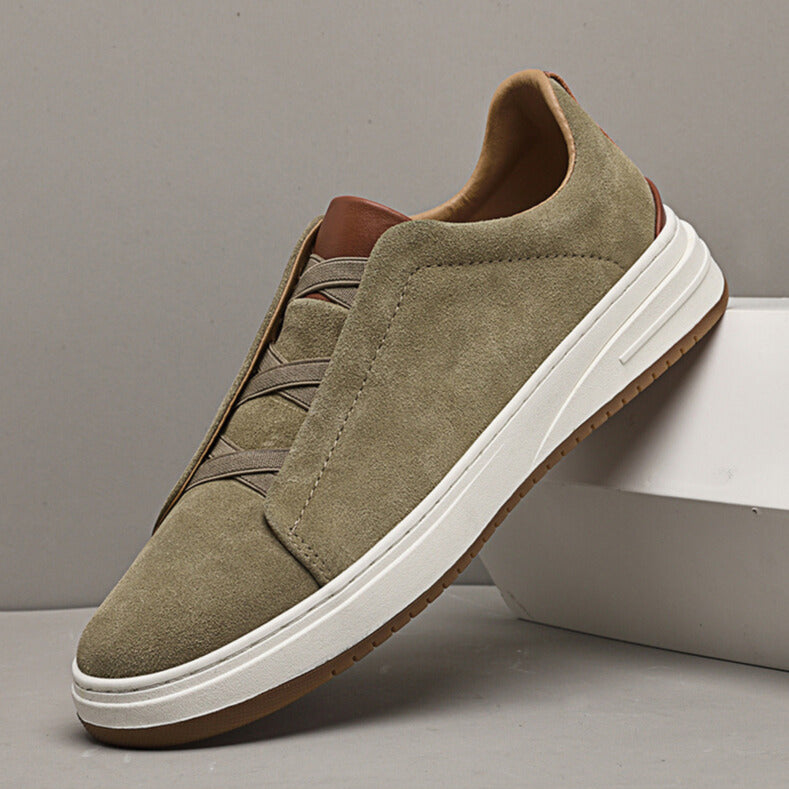 Versatile men's footwear: comfortable slip-on sneakers, ideal for everyday casual fashion.
