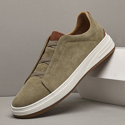 Versatile men's footwear: comfortable slip-on sneakers, ideal for everyday casual fashion.