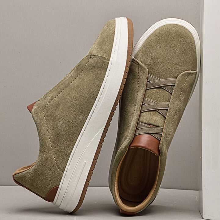 Modern men's slip-on casual sneakers, a comfortable and versatile choice for everyday style.