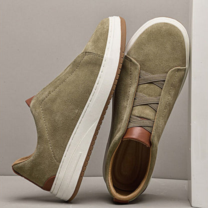 Modern men's slip-on casual sneakers, a comfortable and versatile choice for everyday style.