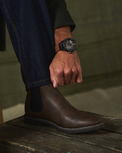Comfortable men's fall/winter Chelsea boots paired with jeans, ideal for casual men's fashion. Ankle boots.