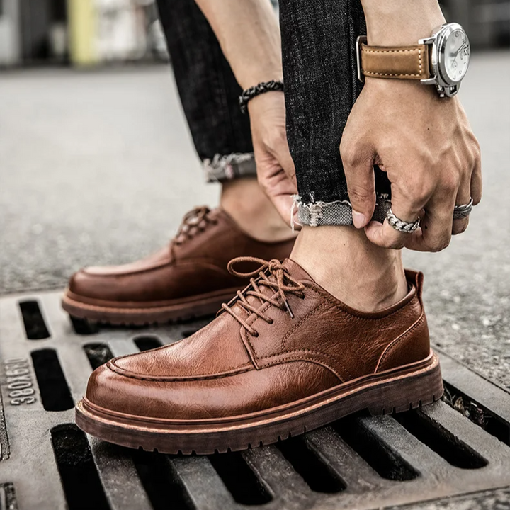 Comfortable men's brown leather Derby shoes. Durable lace-up classic footwear suitable for everyday and formal wear.
