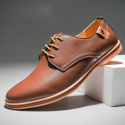 Formal men's leather oxford shoes in a rich black, designed with a timeless lace-up closure for elegance.