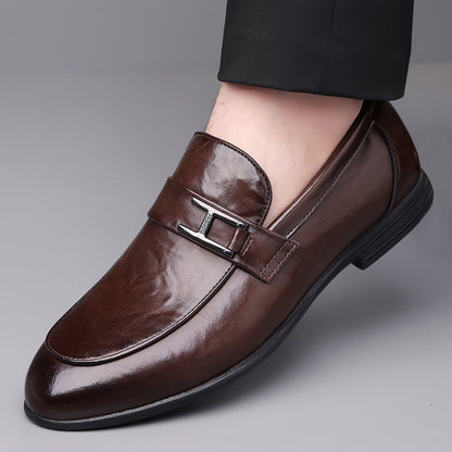 Men's elegant lace-up oxford dress shoes in classic style, ideal for professional office and formal wear.