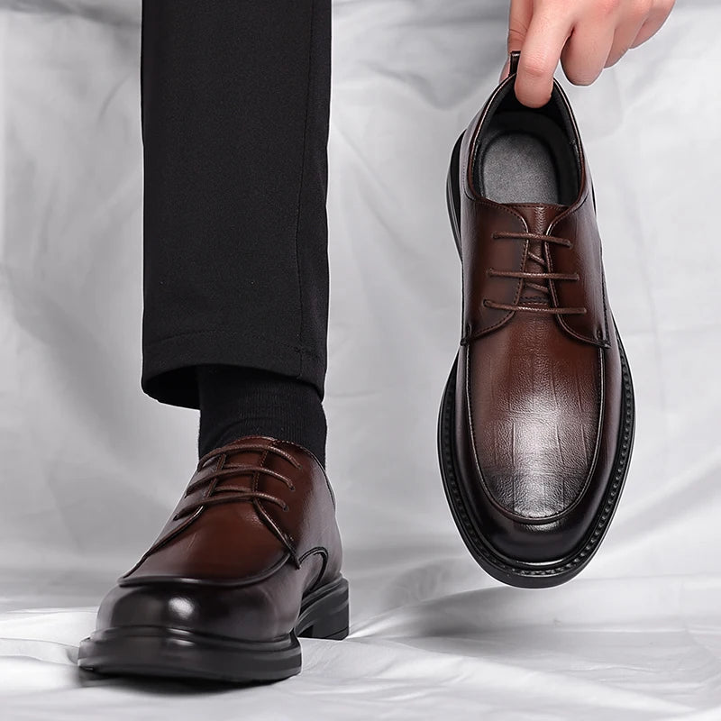 Versatile men's black oxford dress shoes, perfect for formal events, office attire, and classic fashion.