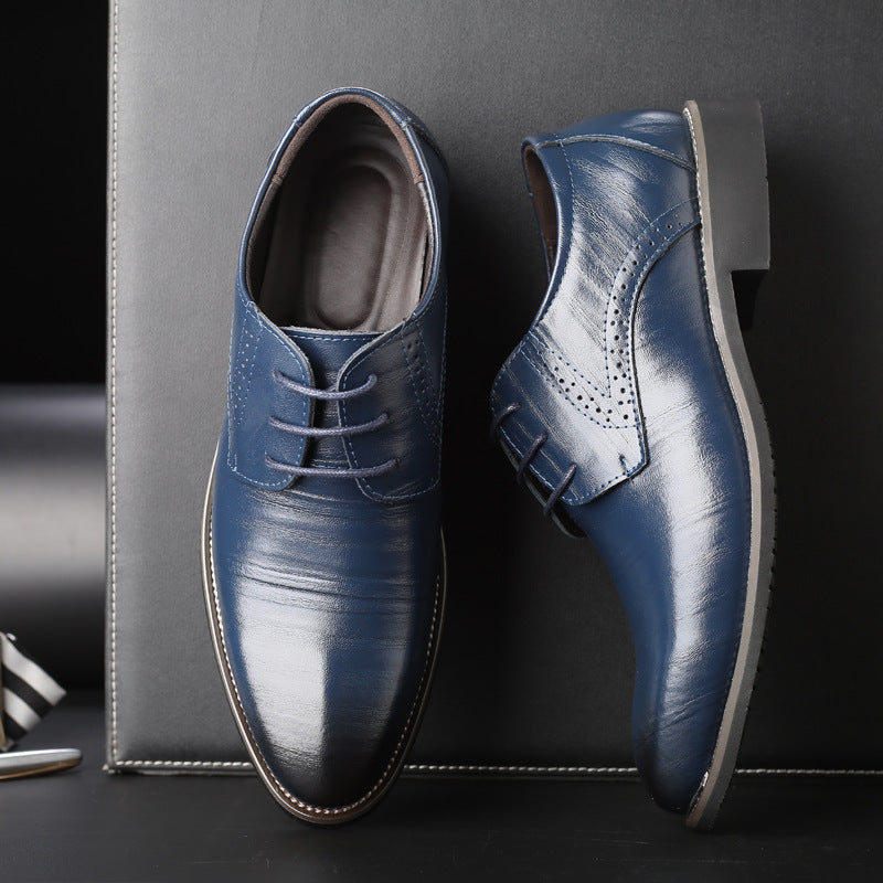Traditional men's Oxford dress shoes with intricate lacing, perfect for sophisticated formal wear.