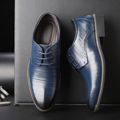 Traditional men's Oxford dress shoes with intricate lacing, perfect for sophisticated formal wear.