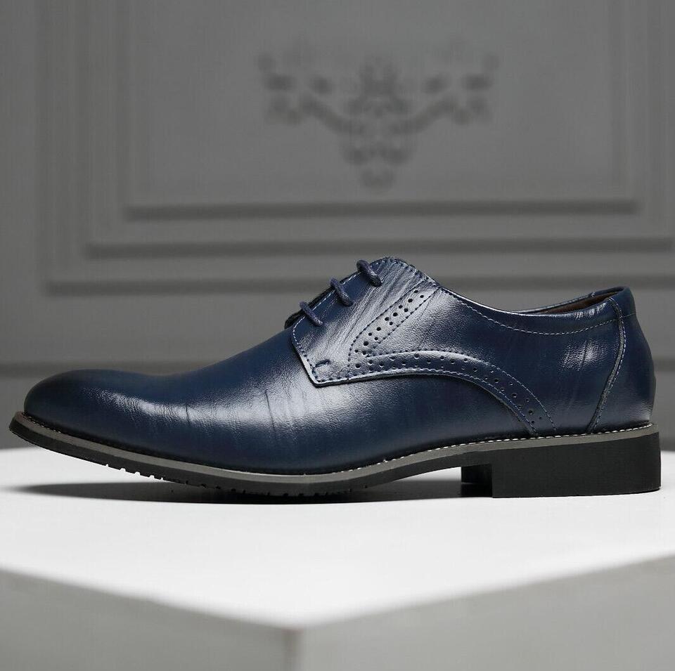 Versatile men's black Oxfords, perfect dress shoes for formal events, business, or weddings.