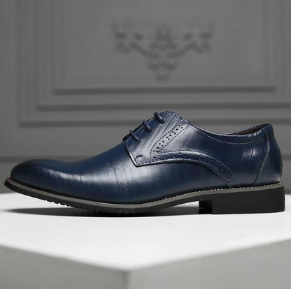Versatile men's black Oxfords, perfect dress shoes for formal events, business, or weddings.