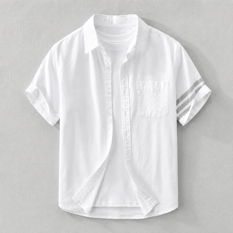 Stylish men's tailored fit Oxford shirt in light blue. Button-down collar, long sleeves, ideal for smart everyday fashion.