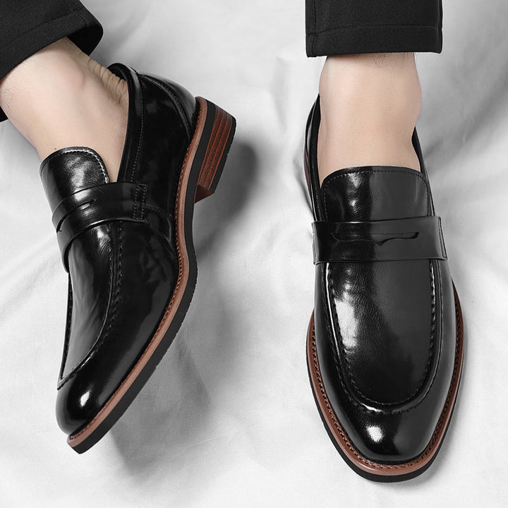 Relaxed yet stylish men's classic penny loafers, comfortable slip-on casual footwear for everyday wear.