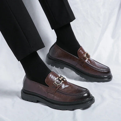 Men's stylish brown leather loafers, easy slip-on comfort for versatile fashion.
