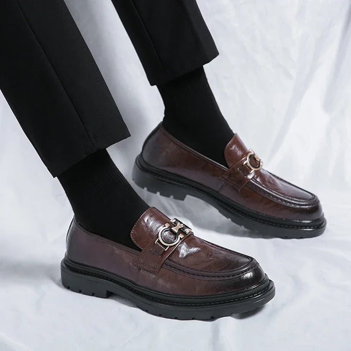 Men's stylish brown leather loafers, easy slip-on comfort for versatile fashion.