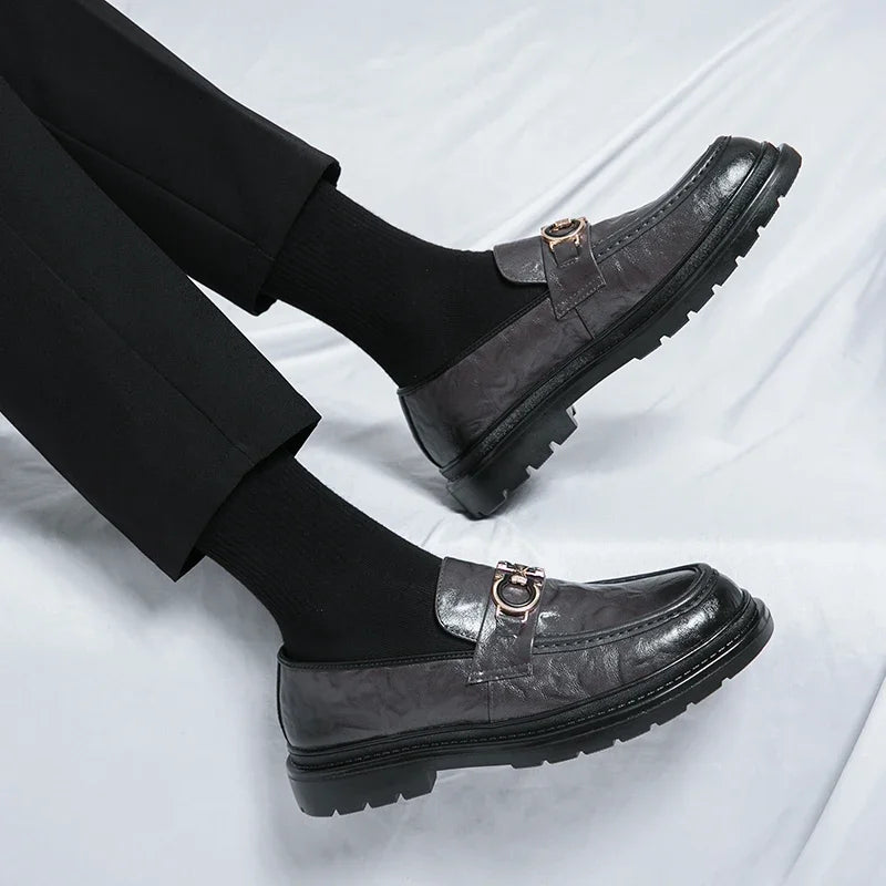 Stylish men's casual slip-on loafers, perfect for a relaxed yet refined look.