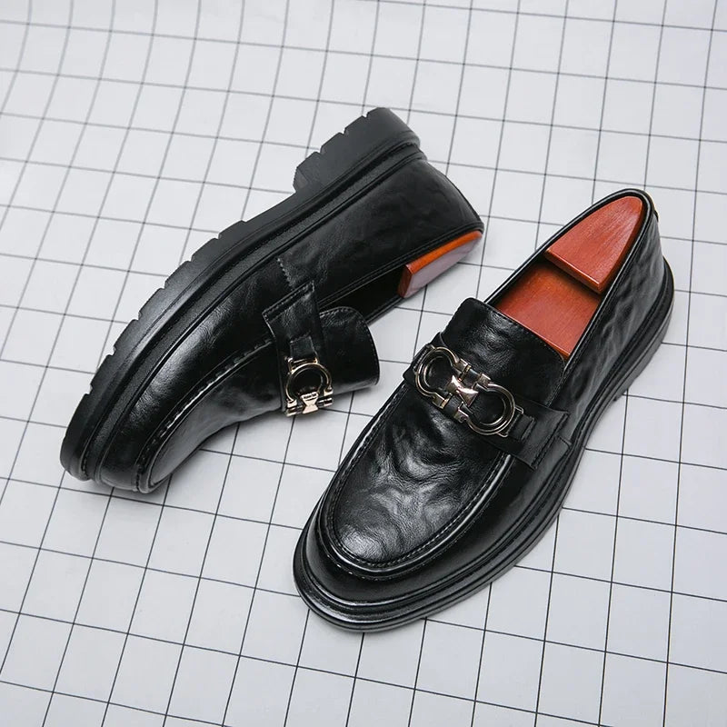 Stylish classic men's loafers, comfortable slip-on design for modern fashion.