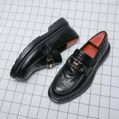 Stylish classic men's loafers, comfortable slip-on design for modern fashion.