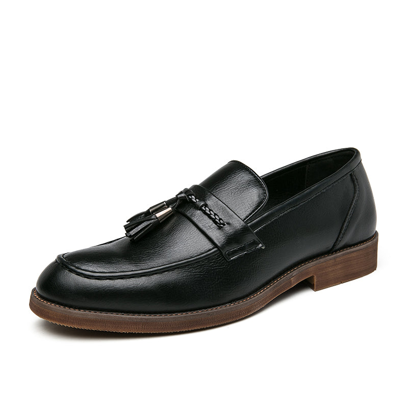 Elegant black men's tassel loafers, a timeless slip-on dress shoe for sophisticated tastes.