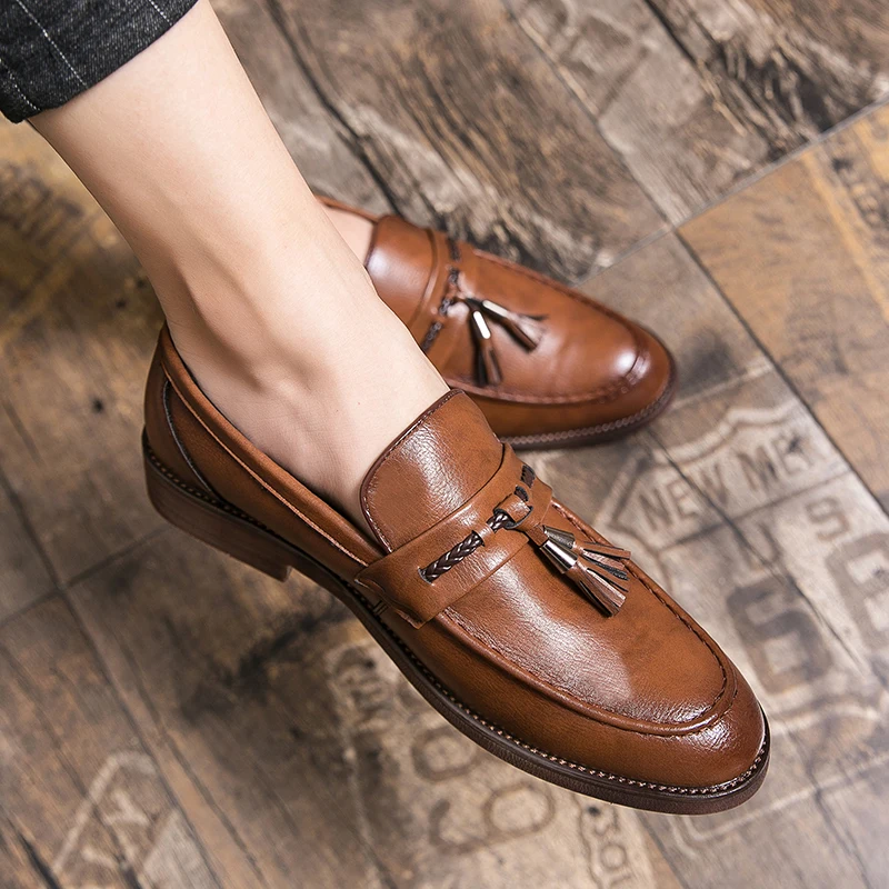 Elegant men's brown tassel loafers, classic slip-on shoes for sophisticated fashion.