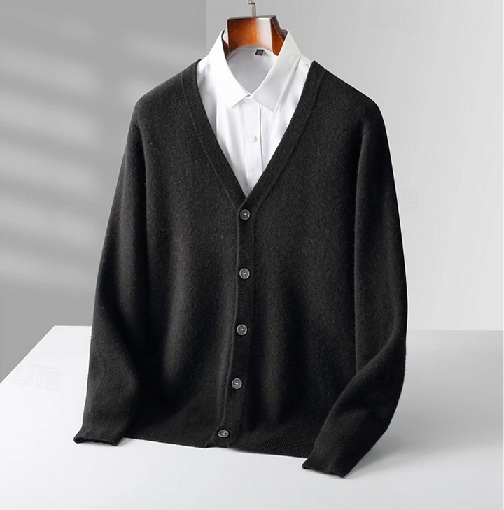 Stylish men's knit cardigan with V-neck, long sleeves, and buttons. Perfect for smart casual or versatile layering.
