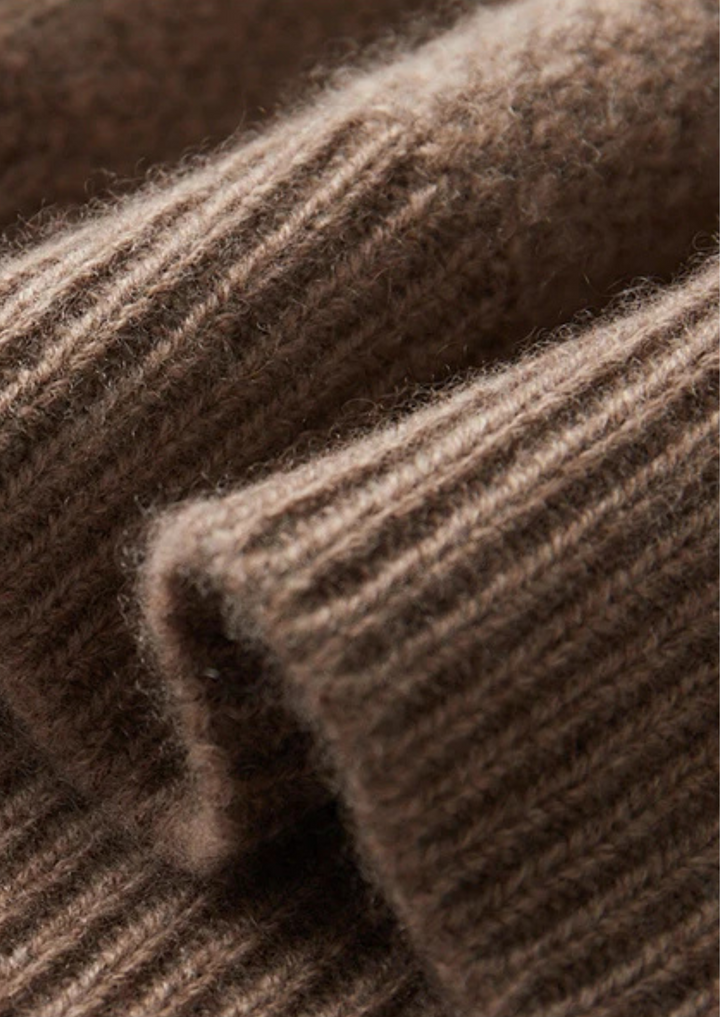 Men's cable knit crew neck sweater, delivering classic comfort & style for cold weather.