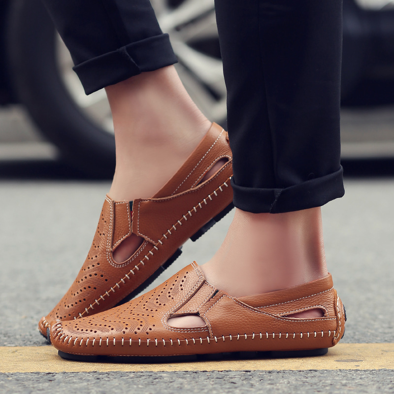 Comfortable men's walking sandals featuring an adjustable strap for a secure fit & all-day support.