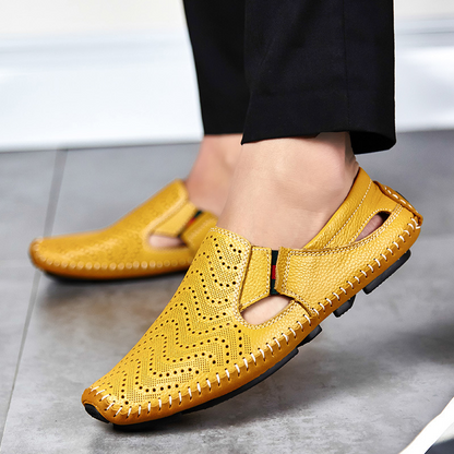 Classic style men's comfort footwear, these everyday sandals offer support and casual elegance.