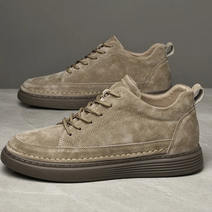 Comfortable men's everyday sneakers with cushioned support, perfect casual footwear for walking.