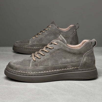 Classic men's casual shoes; versatile everyday footwear for walking, comfort, and sleek men's fashion.