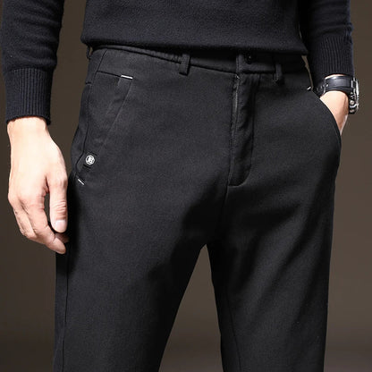 Men's classic fit stretch pants in versatile gray, perfect for everyday wear and comfort.