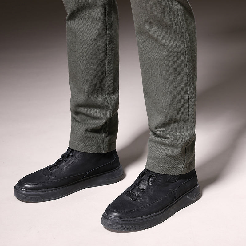 Comfortable gray men's tailored trousers, classic fit, made with stretch fabric for all-day wear.
